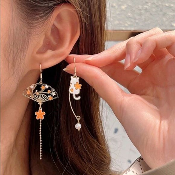New Cat Fan Asymmetrical Earrings kawaii mismatch cute dangle - Picture 1 of 8
